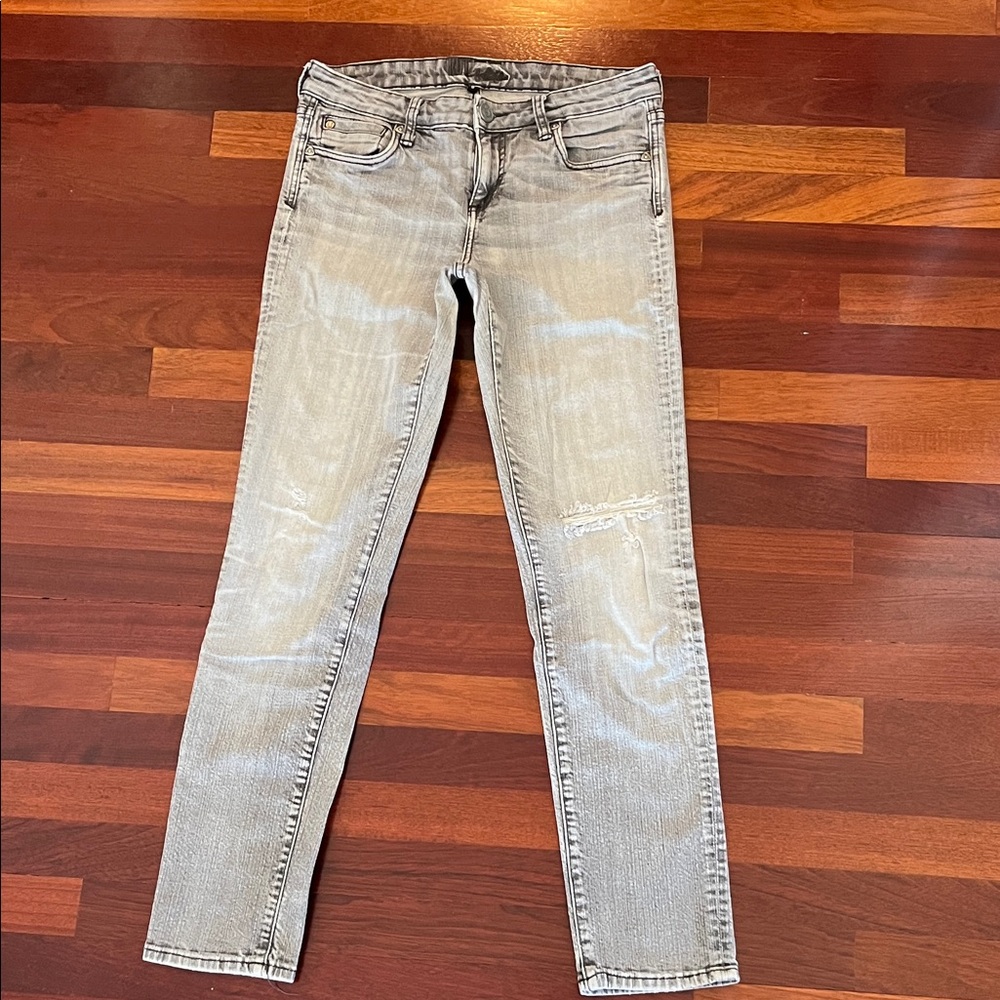 Womens 8 Kut Gray Factory distressed jeans